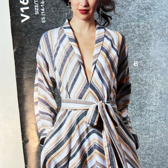 VOGUE PATTERNS V1563 Sewing Pattern size ES 14 16 18 20 and 22 Faux wrap dress - Picture 2 of 9